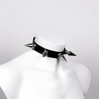 Spiky choker